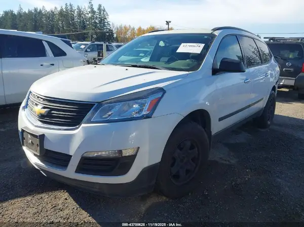 1GNKVFED3HJ297867 2017 CHEVROLET TRAVERSE - Image 2