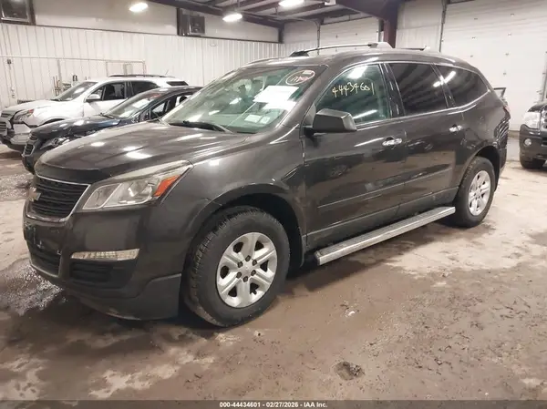 1GNKVFED3HJ314943 2017 CHEVROLET TRAVERSE - Image 2