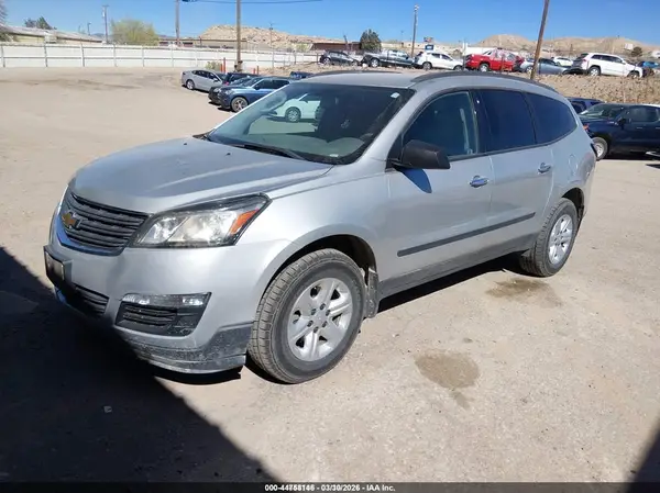 1GNKVFED4HJ305510 2017 CHEVROLET TRAVERSE - Image 2