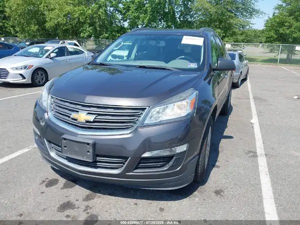 1GNKVFED4HJ333517 2017 CHEVROLET TRAVERSE - Image 2