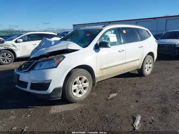 1GNKVFED5HJ188956 2017 CHEVROLET TRAVERSE - Image 2