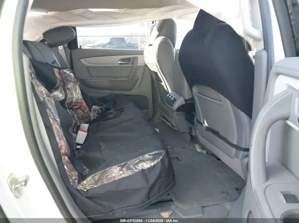 1GNKVFED5HJ188956 2017 CHEVROLET TRAVERSE - Image 8