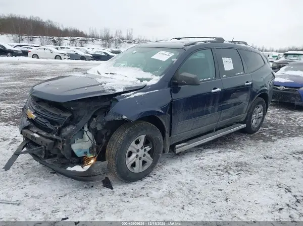1GNKVFED5HJ264885 2017 CHEVROLET TRAVERSE - Image 2