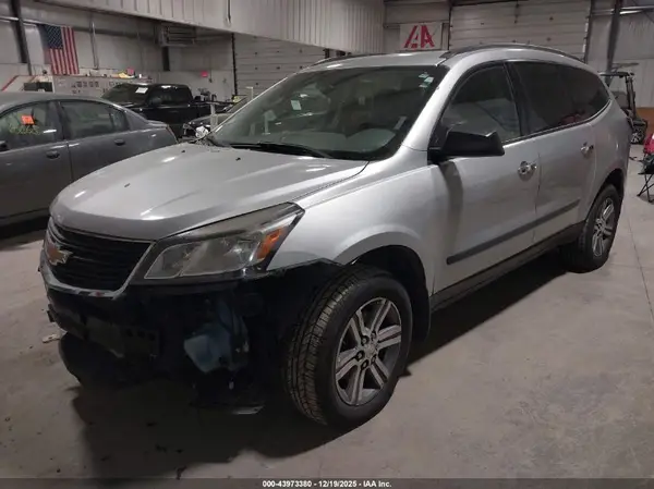 1GNKVFED6HJ187024 2017 CHEVROLET TRAVERSE - Image 2