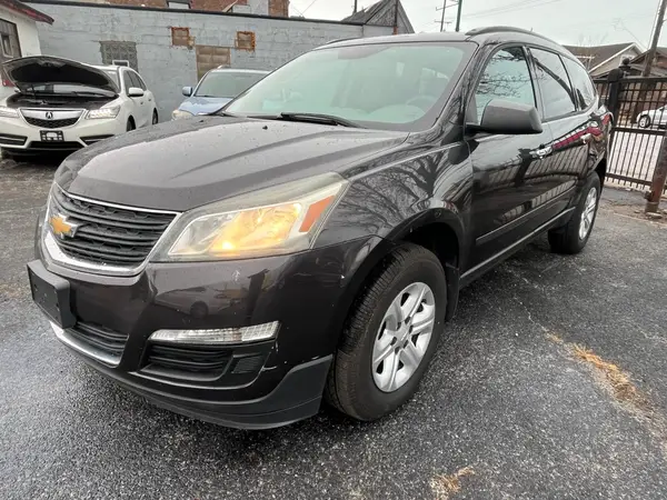 1GNKVFED6HJ240658 2017 CHEVROLET TRAVERSE - Image 2