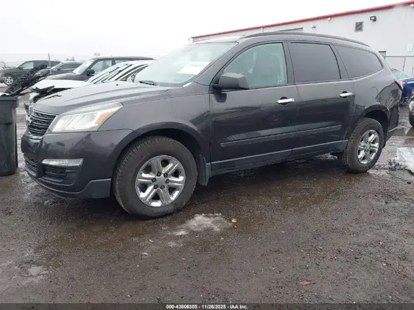 1GNKVFED7HJ141802 2017 CHEVROLET TRAVERSE - Image 2