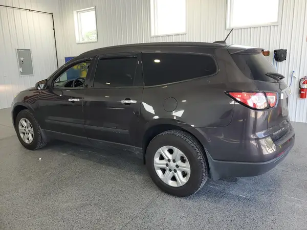 1GNKVFED7HJ200086 2017 CHEVROLET TRAVERSE - Image 2