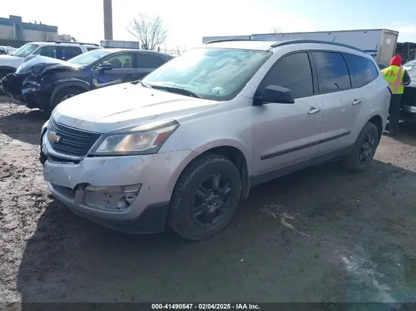 1GNKVFED8HJ169169 2017 CHEVROLET TRAVERSE - Image 2