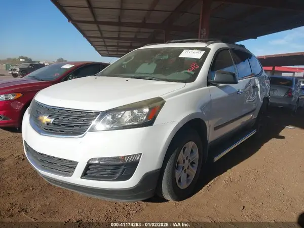 1GNKVFED8HJ227524 2017 CHEVROLET TRAVERSE - Image 2