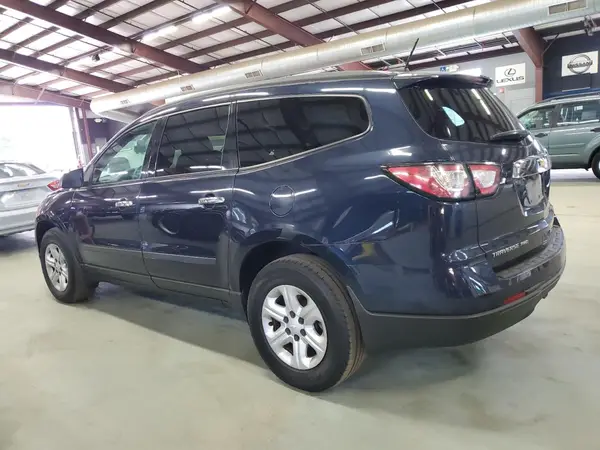 1GNKVFED8HJ229662 2017 CHEVROLET TRAVERSE - Image 2