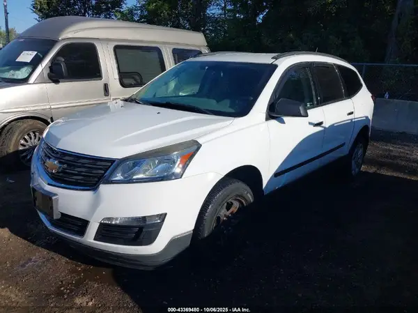 1GNKVFED8HJ354662 2017 CHEVROLET TRAVERSE - Image 2