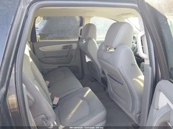 1GNKVFED9HJ107991 2017 CHEVROLET TRAVERSE - Image 8