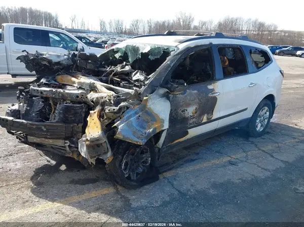 1GNKVFEDXHJ234359 2017 CHEVROLET TRAVERSE - Image 2