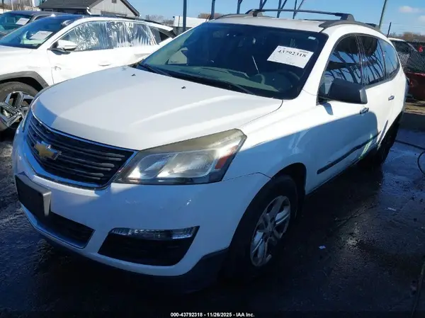 1GNKVFKD0GJ207870 2016 CHEVROLET TRAVERSE - Image 2