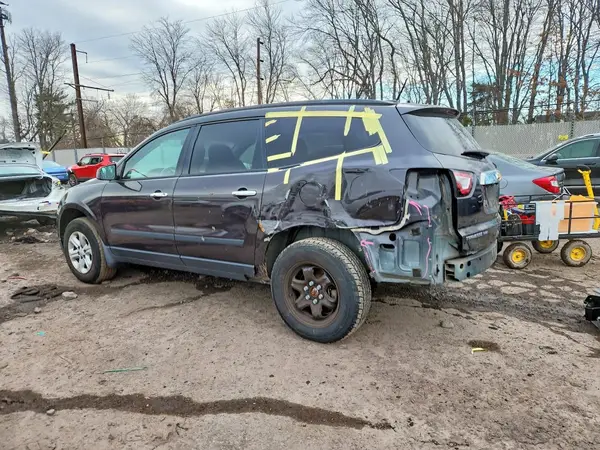 1GNKVFKD0HJ107656 2017 CHEVROLET TRAVERSE - Image 2