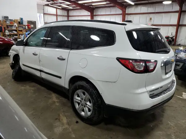 1GNKVFKD0HJ174127 2017 CHEVROLET TRAVERSE - Image 2