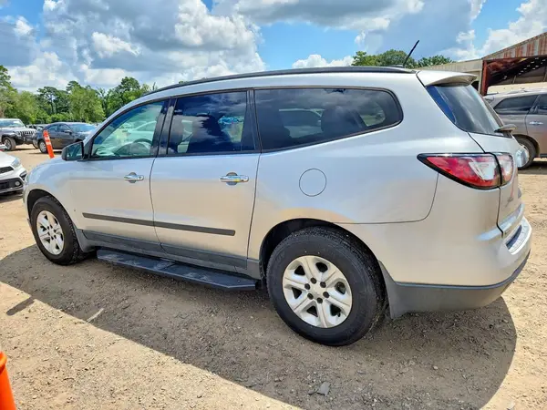 1GNKVFKD1GJ281413 2016 CHEVROLET TRAVERSE - Image 2
