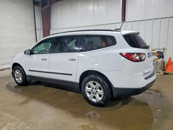 1GNKVFKD1HJ104328 2017 CHEVROLET TRAVERSE - Image 2