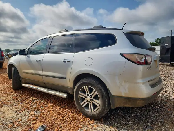 1GNKVFKD1HJ277816 2017 CHEVROLET TRAVERSE - Image 2