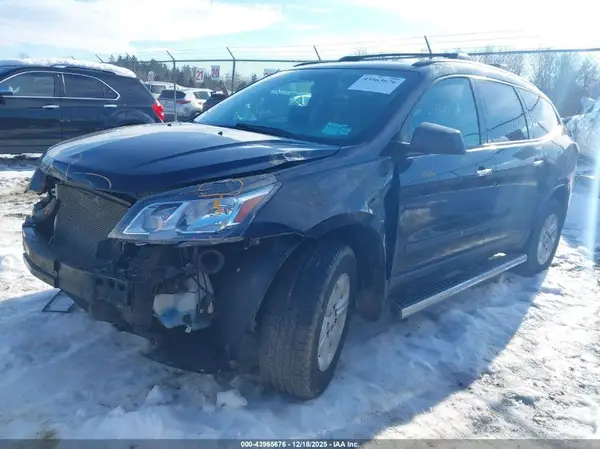 1GNKVFKD2HJ202431 2017 CHEVROLET TRAVERSE - Image 2