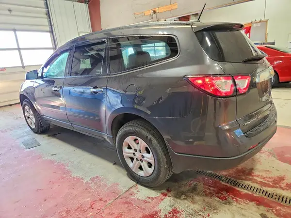 1GNKVFKD2HJ227460 2017 CHEVROLET TRAVERSE - Image 2