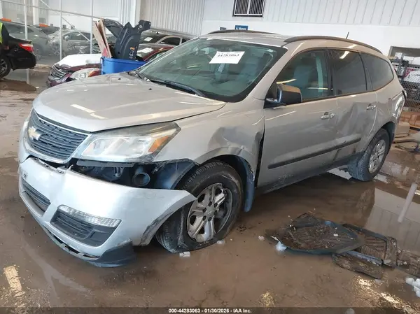 1GNKVFKD3HJ187566 2017 CHEVROLET TRAVERSE - Image 2
