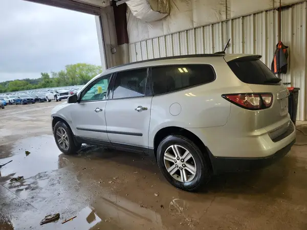1GNKVFKD3HJ252450 2017 CHEVROLET TRAVERSE - Image 2