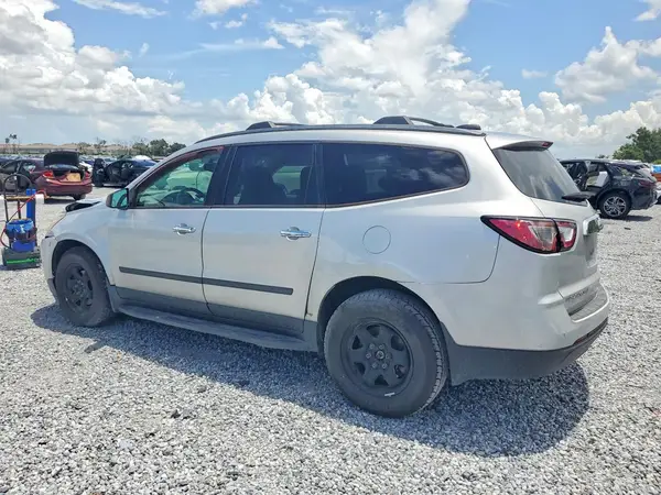 1GNKVFKD3HJ253906 2017 CHEVROLET TRAVERSE - Image 2