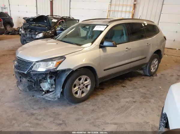 1GNKVFKD3HJ298960 2017 CHEVROLET TRAVERSE - Image 2