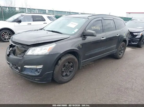 1GNKVFKD4HJ238315 2017 CHEVROLET TRAVERSE - Image 2