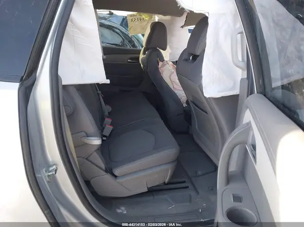 1GNKVFKD5HJ142242 2017 CHEVROLET TRAVERSE - Image 8