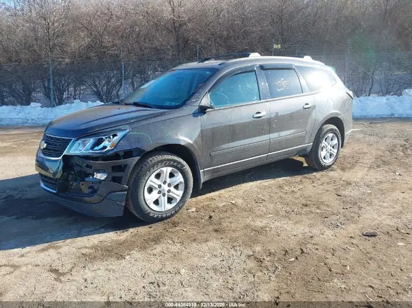 1GNKVFKD5HJ329027 2017 CHEVROLET TRAVERSE - Image 2