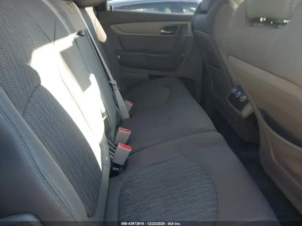 1GNKVFKD6HJ107662 2017 CHEVROLET TRAVERSE - Image 8