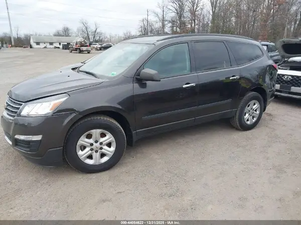 1GNKVFKD6HJ211472 2017 CHEVROLET TRAVERSE - Image 2