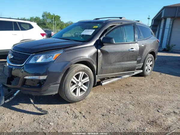 1GNKVFKD6HJ266973 2017 CHEVROLET TRAVERSE - Image 2