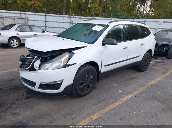 1GNKVFKD6HJ268352 2017 CHEVROLET TRAVERSE - Image 2
