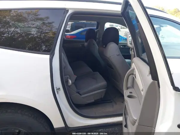 1GNKVFKD6HJ268352 2017 CHEVROLET TRAVERSE - Image 8