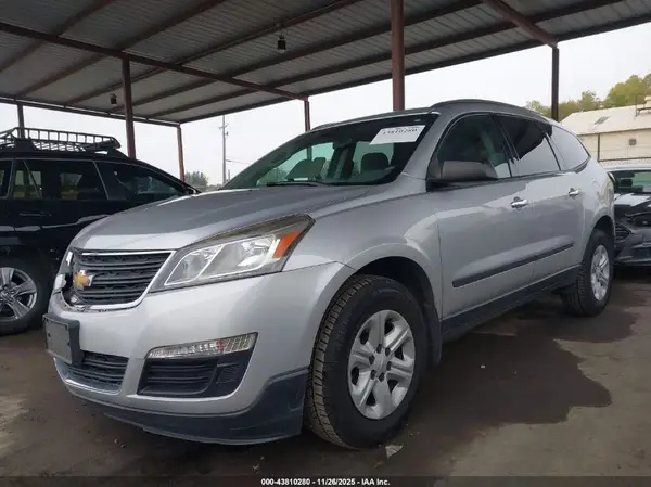 1GNKVFKD6HJ294045 2017 CHEVROLET TRAVERSE - Image 2