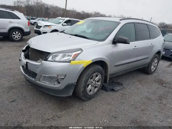 1GNKVFKD6HJ347844 2017 CHEVROLET TRAVERSE - Image 2