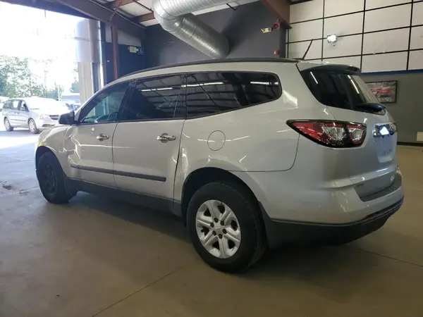 1GNKVFKD7GJ285367 2016 CHEVROLET TRAVERSE - Image 2
