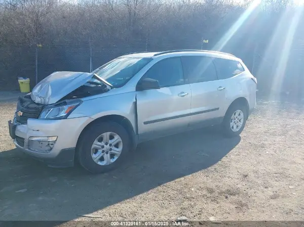 1GNKVFKD7HJ185786 2017 CHEVROLET TRAVERSE - Image 2