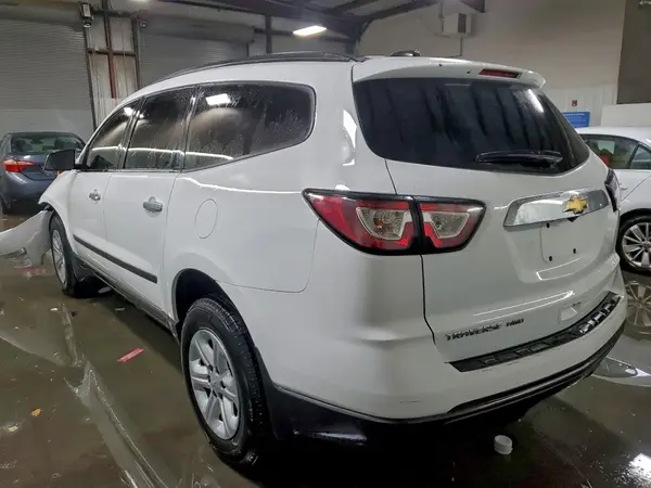 1GNKVFKD7HJ335461 2017 CHEVROLET TRAVERSE - Image 2