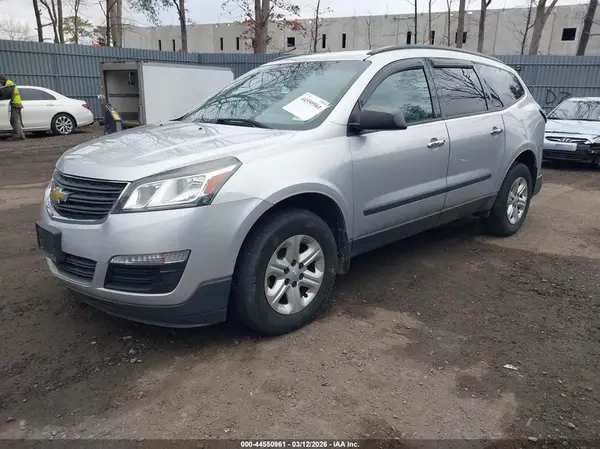 1GNKVFKD7HJ346623 2017 CHEVROLET TRAVERSE - Image 2