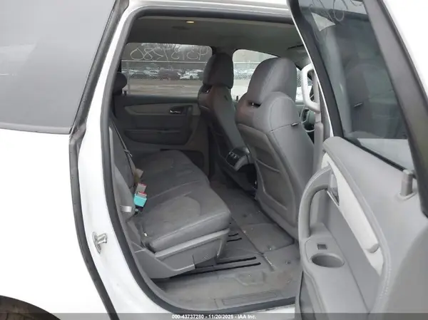 1GNKVFKD7HJ347500 2017 CHEVROLET TRAVERSE - Image 8