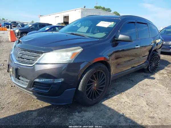 1GNKVFKD8HJ244361 2017 CHEVROLET TRAVERSE - Image 2
