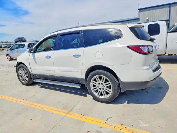 1GNKVGDXFJ203376 2018 CHEVROLET TRAVERSE - Image 2