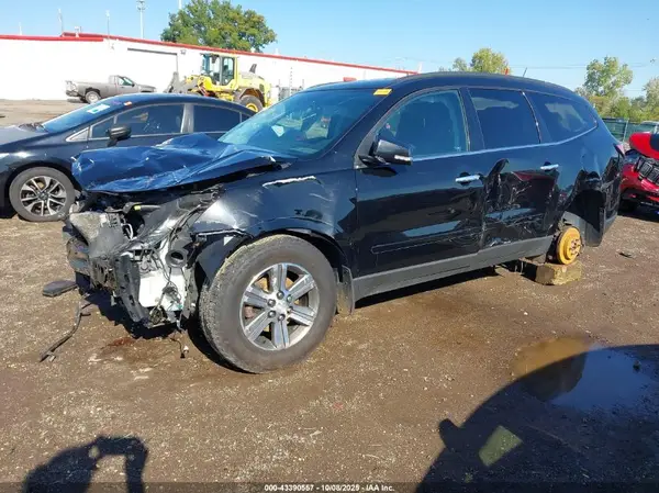 1GNKVGKD0HJ158581 2017 CHEVROLET TRAVERSE - Image 2