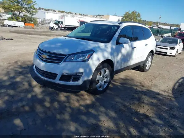1GNKVGKD0HJ199597 2017 CHEVROLET TRAVERSE - Image 2