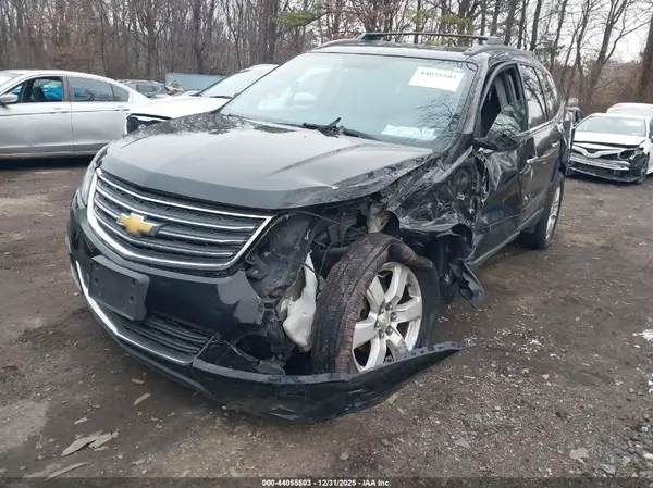 1GNKVGKD0HJ228094 2017 CHEVROLET TRAVERSE - Image 2