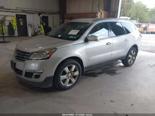 1GNKVGKD0HJ298582 2017 CHEVROLET TRAVERSE - Image 2